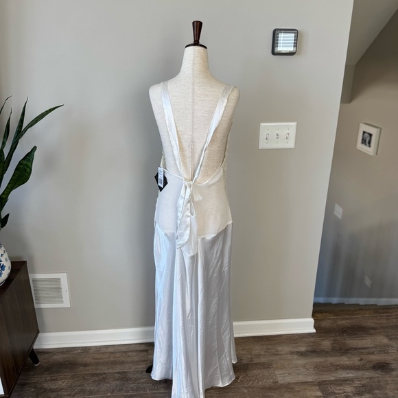 NWT! Seductivewear by Cinema Etoile Elegant White Lace-Trimmed Full-Length Slip - Picture 2 of 12